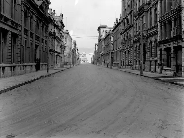 49- Бетонные фасады коммерческих зданий.Фотография новой асфальтированной бетонной поверхности., улица Виктория - Мар 1926