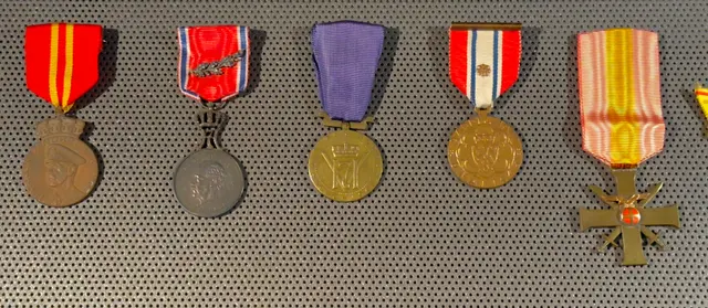 Датский военный музей (Krigsmuseet) Норвежские военные медали военные украшения 3. Военная медаль 4. Хаакон VII 70-летие 5. Медаль Святого О