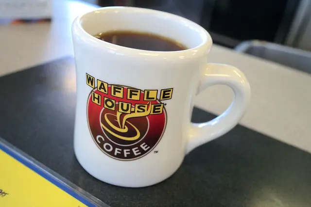 Кофе в Waffle House