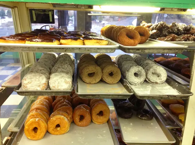 Donuts (Coffee An), Westport, CT 06880 USA - февраль 2013
