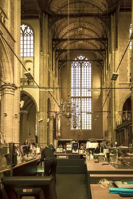 Кофешоп в церкви в AlkmaarArchitecture No People My Year My View Church Cafe Nicospecial.de В помещении построена структура Alkmaar Architec