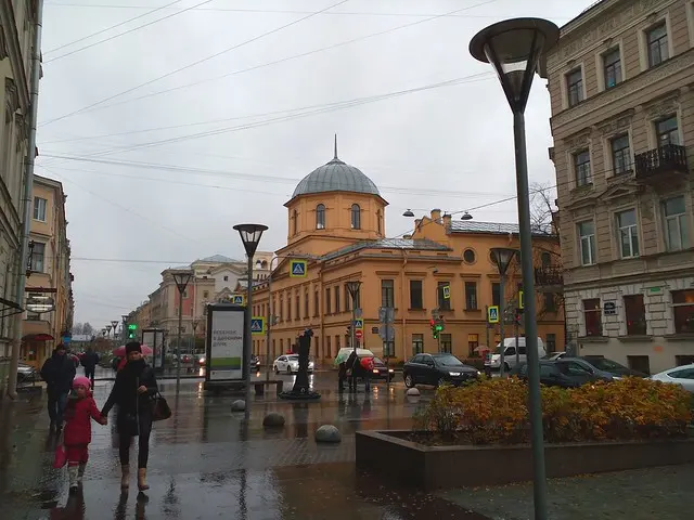Городской купол Путешествия Направления Городская улица Небо Рождественская архитектура На открытом воздухе Место поклонения Рождественской
