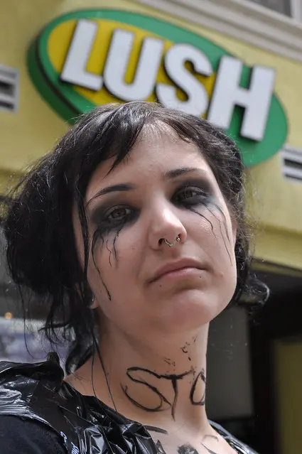 Кампания LUSH Cosmetics против проектов «Грязные пески Тар»