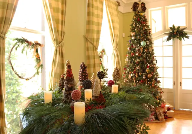 CHRISTMAS DECORATIONS-HILL HOUSE