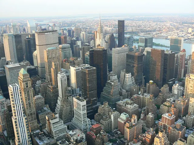 Нью-Йоркские небоскребы Manhatten взяты из Эмпайр Стейт Билдинг