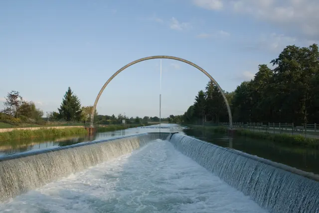 Lusigny — sur — скульптура Барса Ринке