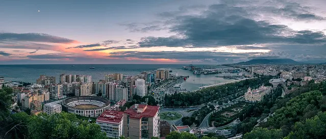 Закат в Малаге - Андалусия, Испания - Городская пейзажная фотография