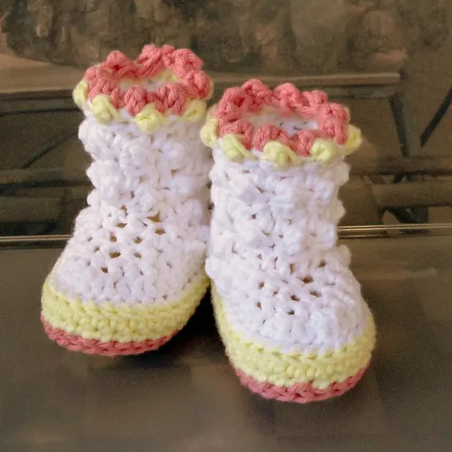 Raindrop Boots Crochet Pattern для детей