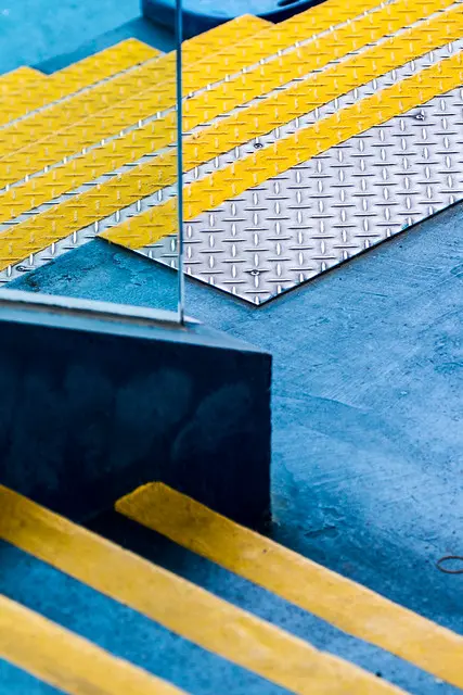 “<<<” / 香港體育建築人流之形 Hong Kong Sports Architecture Human Logistics Forms / SML.20130221.7D.24023