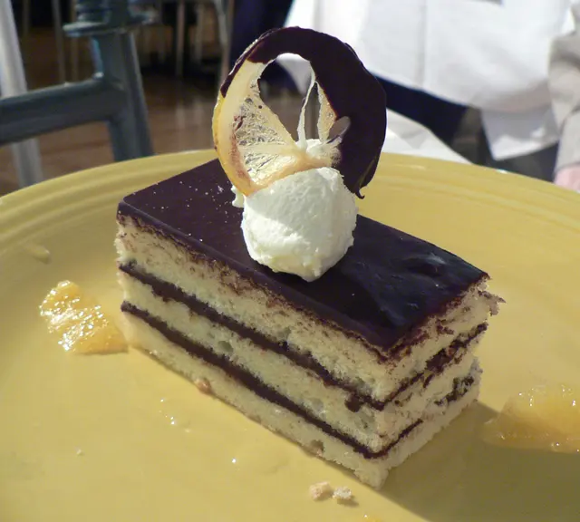 Оригинальное название: Meyer lemon chiffon cake, chocolate