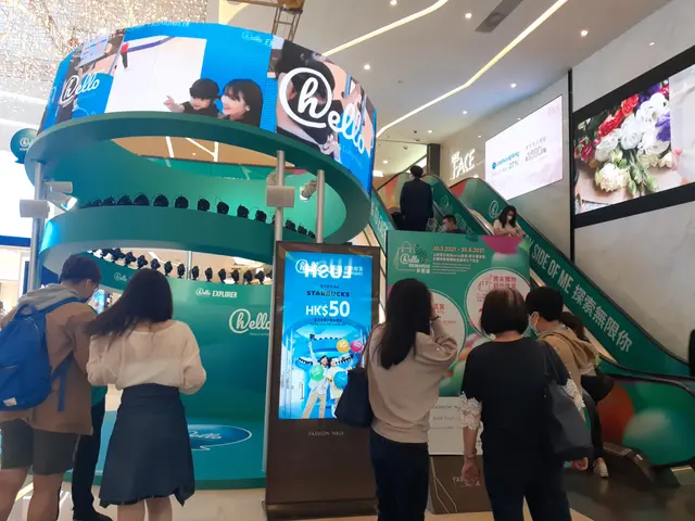 HK CWB ⁇ Causeway Bay ⁇ Great George Street Fashion Walk Mall Hang Lung Property Hello апрель 2021 SS2 01