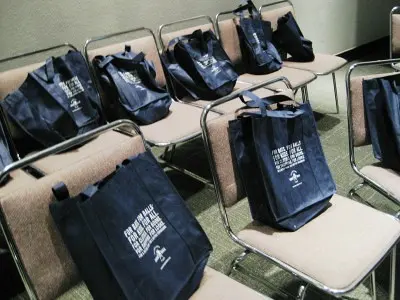 Путешествия Swag Bag на стульях SXSWi