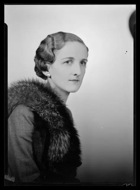 Мисс Х. Джексон (1937) Спенсер
