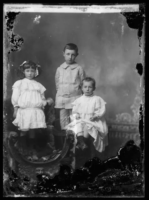 Трое детей (27 декабря 1907)