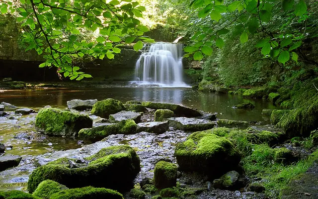 Водопады Западного Бертона (Cauldron Falls), Йоркшир, Великобритания | Живописные водопады в Йоркширских долинах (7 из 10)