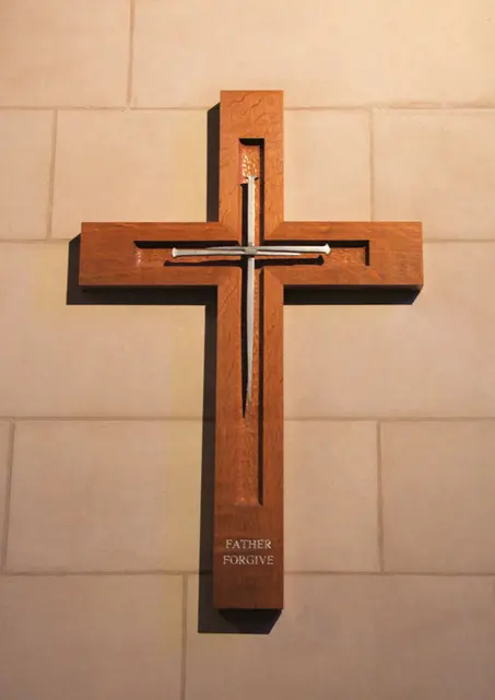 Оригинальное название: Mellon Bay Cross of nails - South Nave Bay H - National Cathedral