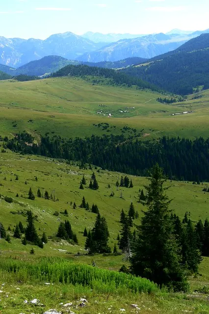 Žljeb mountains landscape (Жљеб, Mali i Zhlebit)