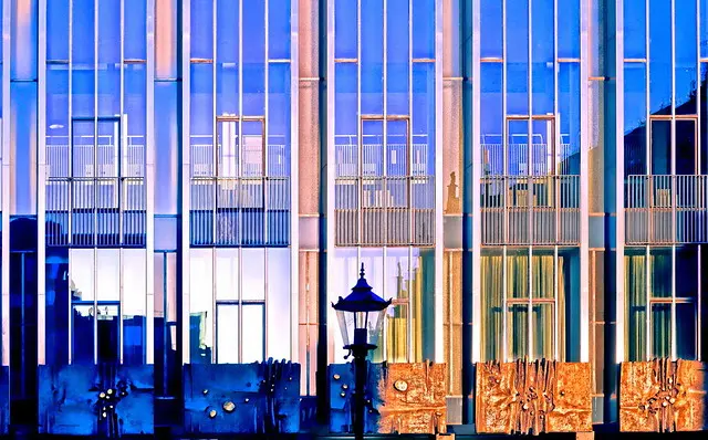 IMG 7800S Deutschland. Germany. Bremen. Marktplatz. Deutschland. Germany. Bremen. Immeuble de l'Hôtel de Ville Moderne. Building of the Mode