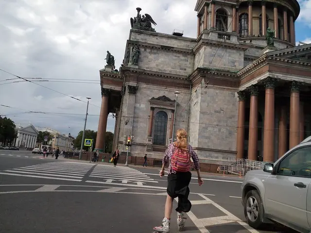 Вспоминая лето Street City Travel Travel Destinations City Street Adults Only Car Only Men Outdoors Adult People Built Structure Building Ex