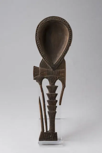 Косметическая ложка с цветочным украшением QS:P1476,en:"Косметическая ложка с цветочным украшением "маркировка QS:Len, Косметическая ложка с