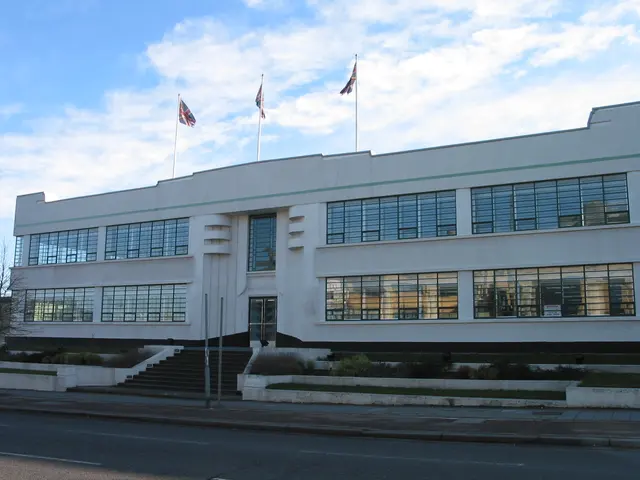 Coty Cosmetics Factory, Great West Road, Брентфорд, 20050123