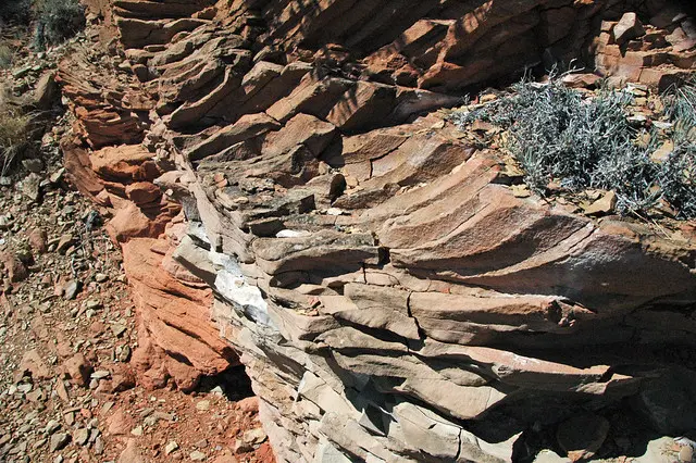 Pseudocolumnar jointing in clinker bed (Sentinel Butte Formation, Upper Paleocene; Coal Vein Trail, Roosevelt National Park, Little Missouri