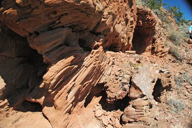 Pseudocolumnar jointing in clinker bed (Sentinel Butte Formation, Upper Paleocene; Coal Vein Trail, Roosevelt National Park, Little Missouri