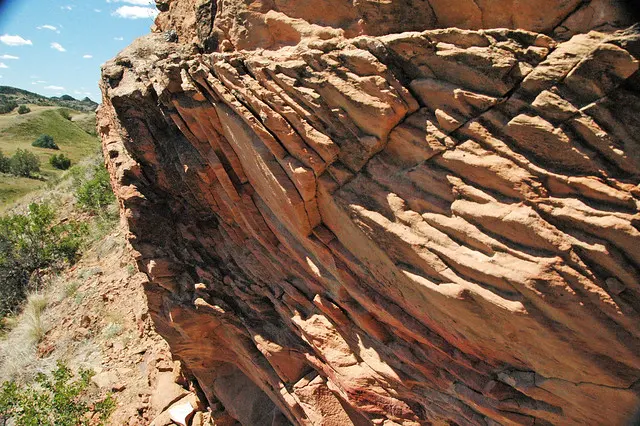 Pseudocolumnar jointing in clinker bed (Sentinel Butte Formation, Upper Paleocene; Coal Vein Trail, Roosevelt National Park, Little Missouri