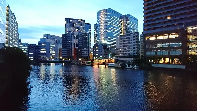Архитектура City City Life Reflection Освещенный наружный канал Вода городская сумерки