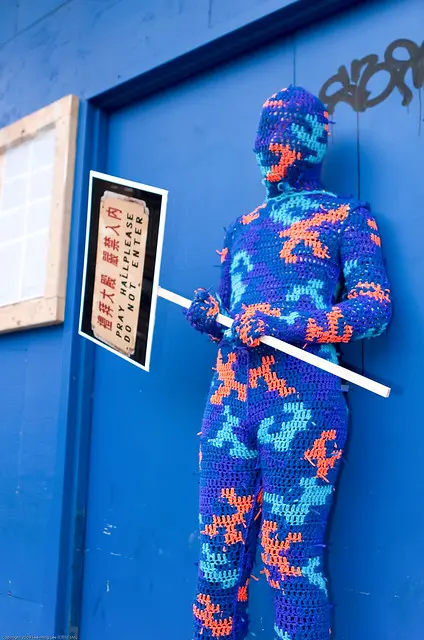Спасибо за ваш визит, симпатичная скульптура / Art in Odd Places 2009: SIGN, Нью-Йорк / 20091010.10D.55