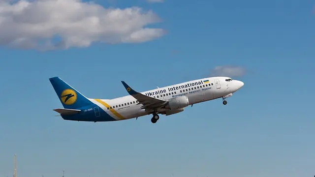 Украина Международный B733 UR — GBD @ HEL