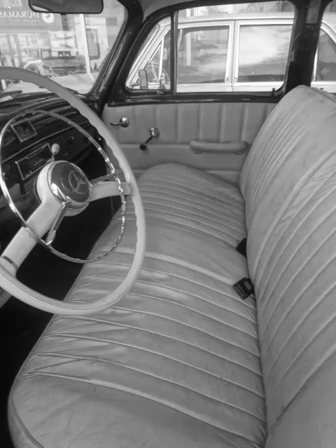 Mercedes — Benz, классический в черно-белом цвете, фотография Дэвида Адама Кесса, пик. a1a, переднее сиденье