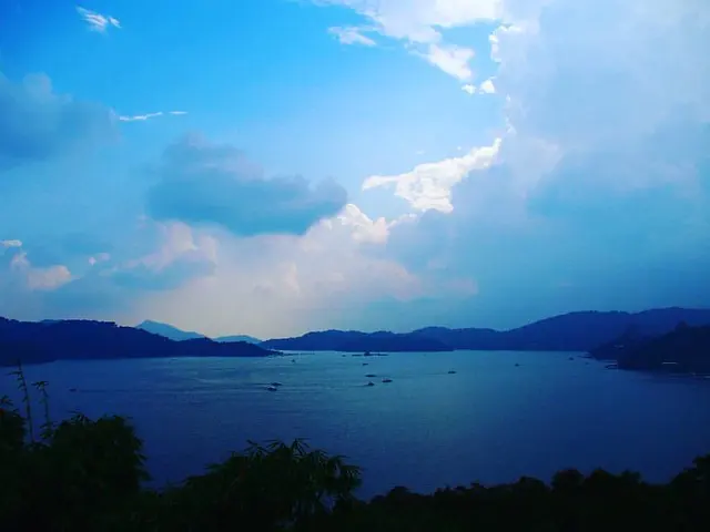 Sun Moon Lake, крупнейшее природное озеро Тайваня Der größte natürliche See in Taiwan, взятое OLYMPUS OM — D E — M5