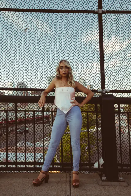Городская женщина