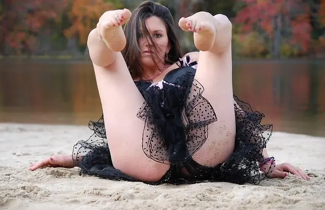 Алисия Дуайер «Fall Feet Outdoors 3»