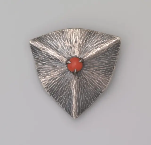 Driehoekige broche 'Inktvis' van zilver (недоступная ссылка)