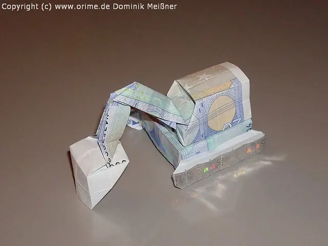 Оригами из банкноты: экскаватор