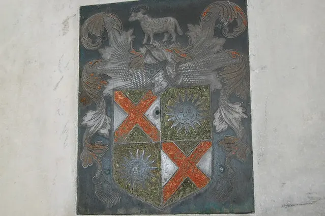 Плоть, церковь Святого Петра - герб
