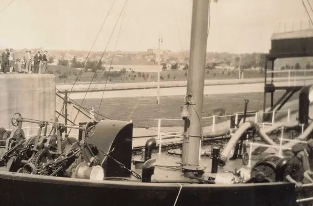 SHIP Canadian Tanker SS Talaralite, позже SS Imperial Midland, WONDERFULLY INTERESTING BOW SHOT at the Soo.
