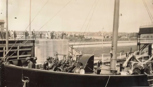 SHIP Canadian Tanker SS Talaralite, позже SS Imperial Midland, WONDERFULLY INTERESTING BOW SHOT at the Soo.