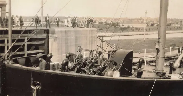 SHIP Canadian Tanker SS Talaralite, позже SS Imperial Midland, WONDERFULLY INTERESTING BOW SHOT at the Soo.