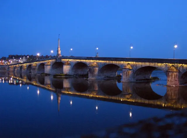 Мост через Луару