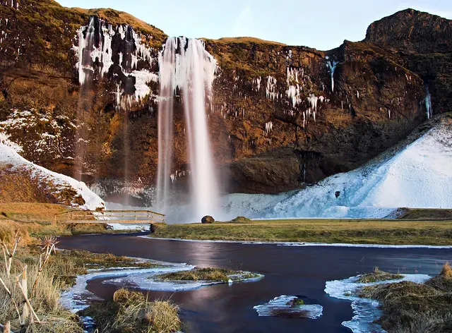 Водопад Seljalandsfoss в сумерках
