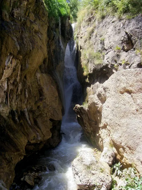 Голь — водопад Ахур