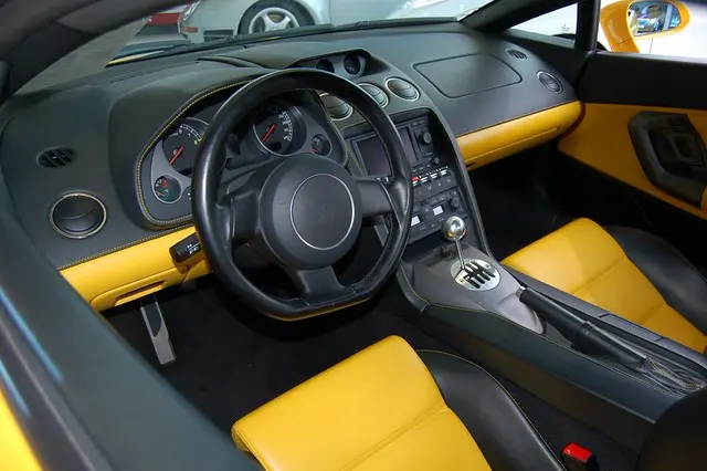 Интерьер Lamborghini Gallardo