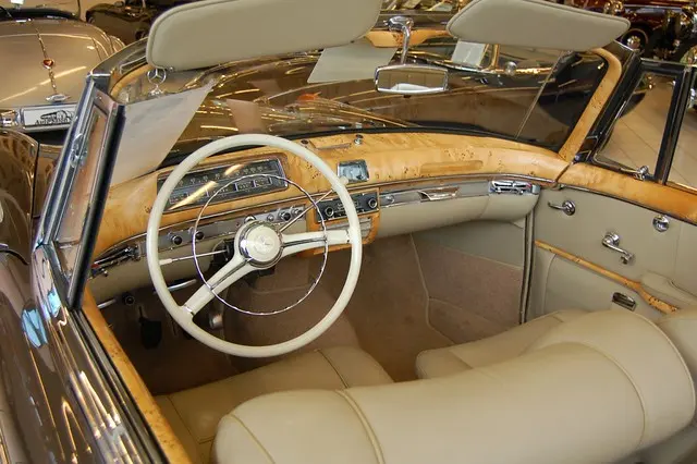 Mercedes-Benz 220S Интерьер