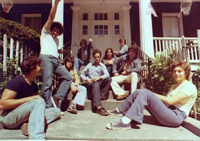12 сентября 1976 Hanging Out - Denim Bell Bottoms Sneakers 70s Brooklyn NYC - Minolta SRT-102 & 20mm Vivitar