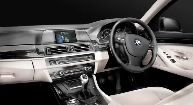 Интерьер BMW 5 серии.