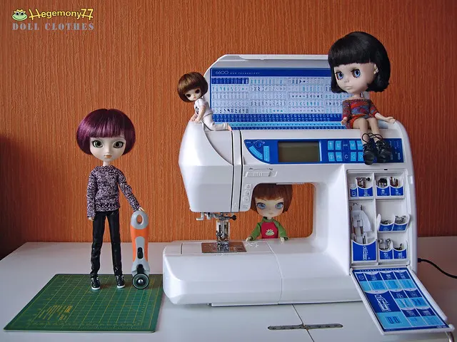 Моя новая швейная машина Elna 6600 с куклой Blythe Pullip Dal и Obitsu 11 Drta