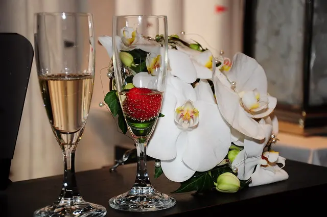 Очки Champage и свадебный букет